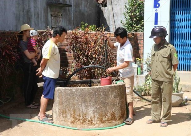 Phú[-]Yên:[-]Khô[-]hạn[-]kéo[-]dài,[-]hơn[-]10.000[-]hộ[-]dân[-]thiếu[-]nước[-]sinh[-]hoạt
